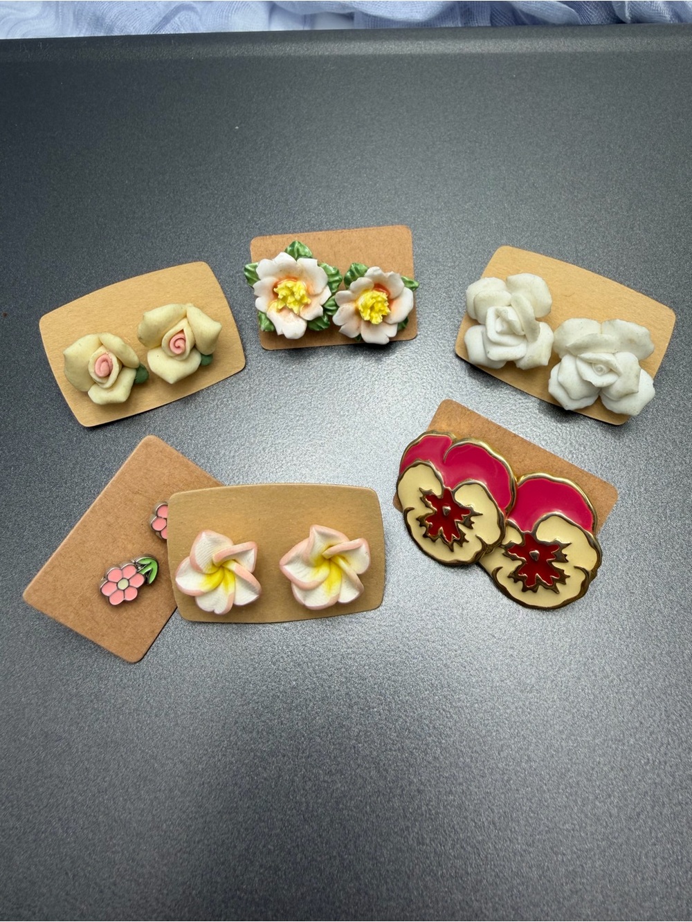 💕2/$20 Vintage Floral Mix Stud Earrings Set — Pink, White, Cream